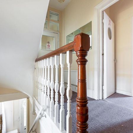 Woodstock Guest House Кройдон Екстериор снимка