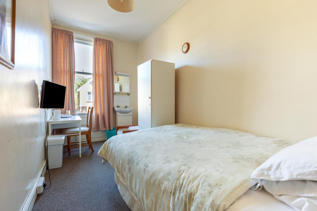 Woodstock Guest House Кройдон Екстериор снимка