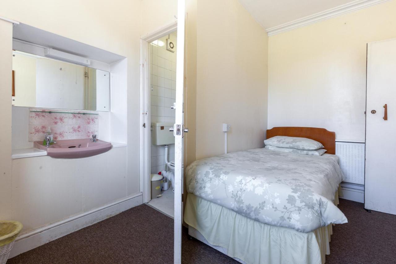 Woodstock Guest House Кройдон Екстериор снимка