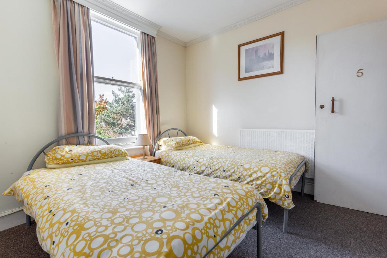 Woodstock Guest House Кройдон Екстериор снимка