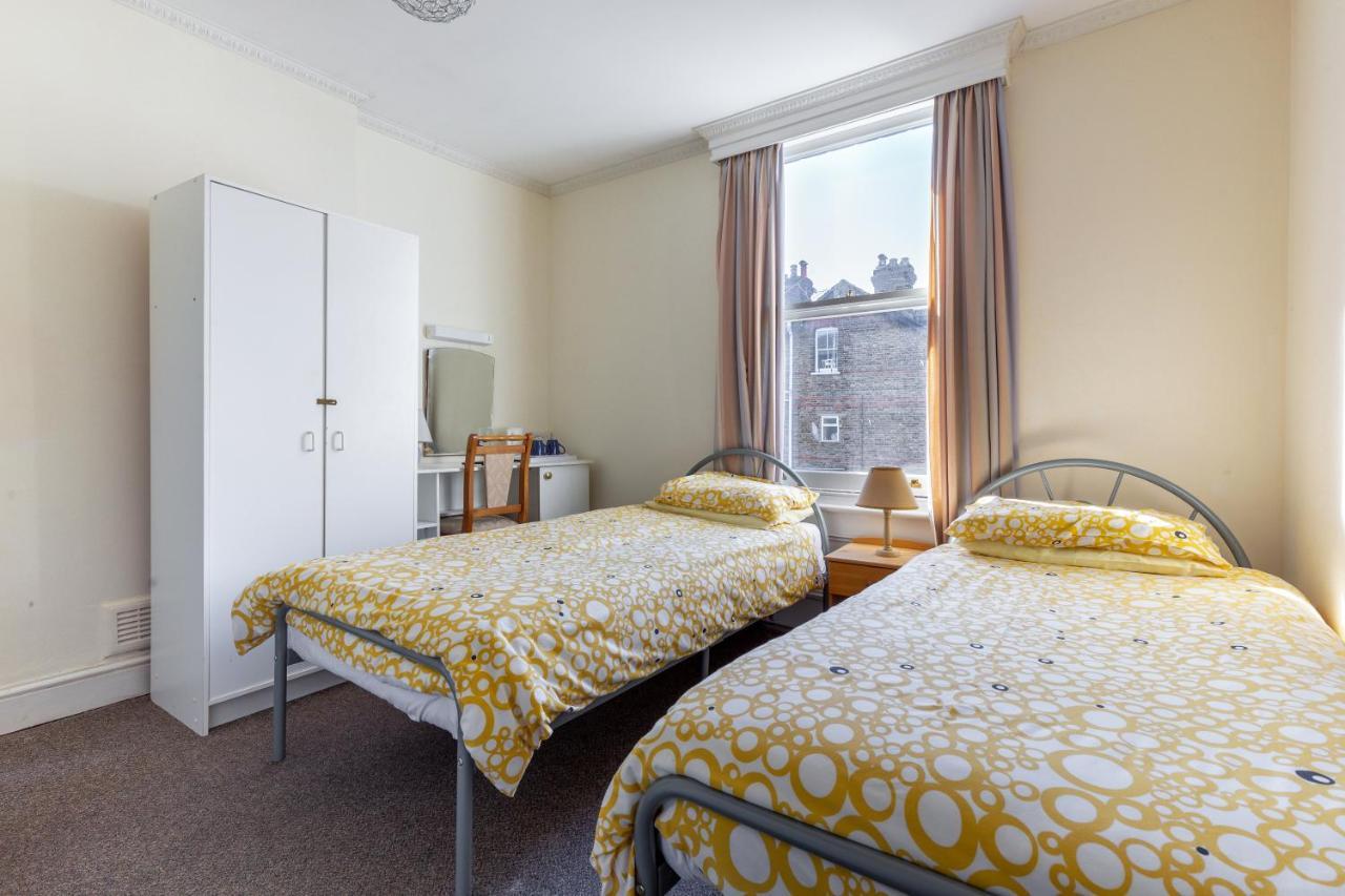 Woodstock Guest House Кройдон Екстериор снимка