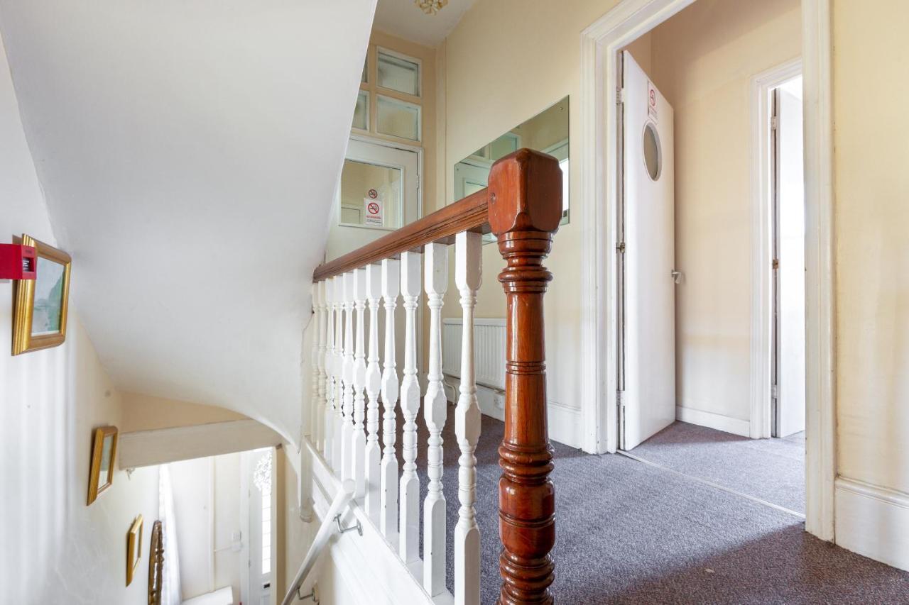 Woodstock Guest House Кройдон Екстериор снимка